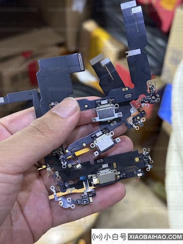 苹果 iPhone 15 系列 USB-C 组件更多细节照片曝光