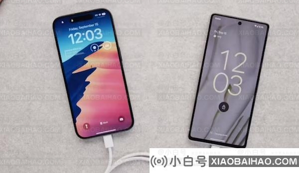iPhone 15系列反向充电测试：可以为其他手机充电-小白号