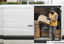 “春节不打烊”,谁来给快递员放假?(春节快递员放假吗?)_小白号