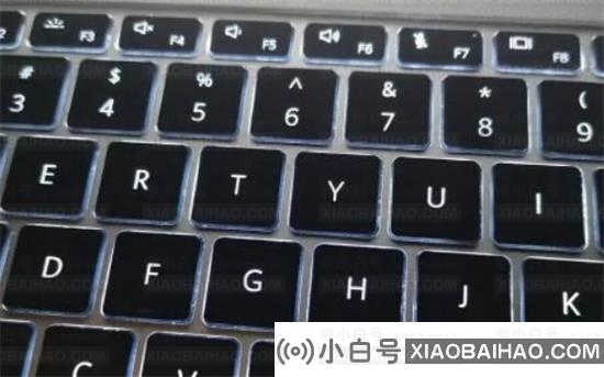 华为笔记本电脑的键盘是怎么亮的？如何快速点亮华为笔记本电脑的键盘？-小白号