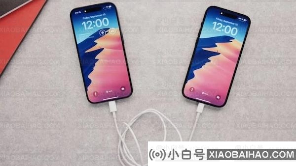 iPhone 15系列反向充电测试：可以为其他手机充电-小白号